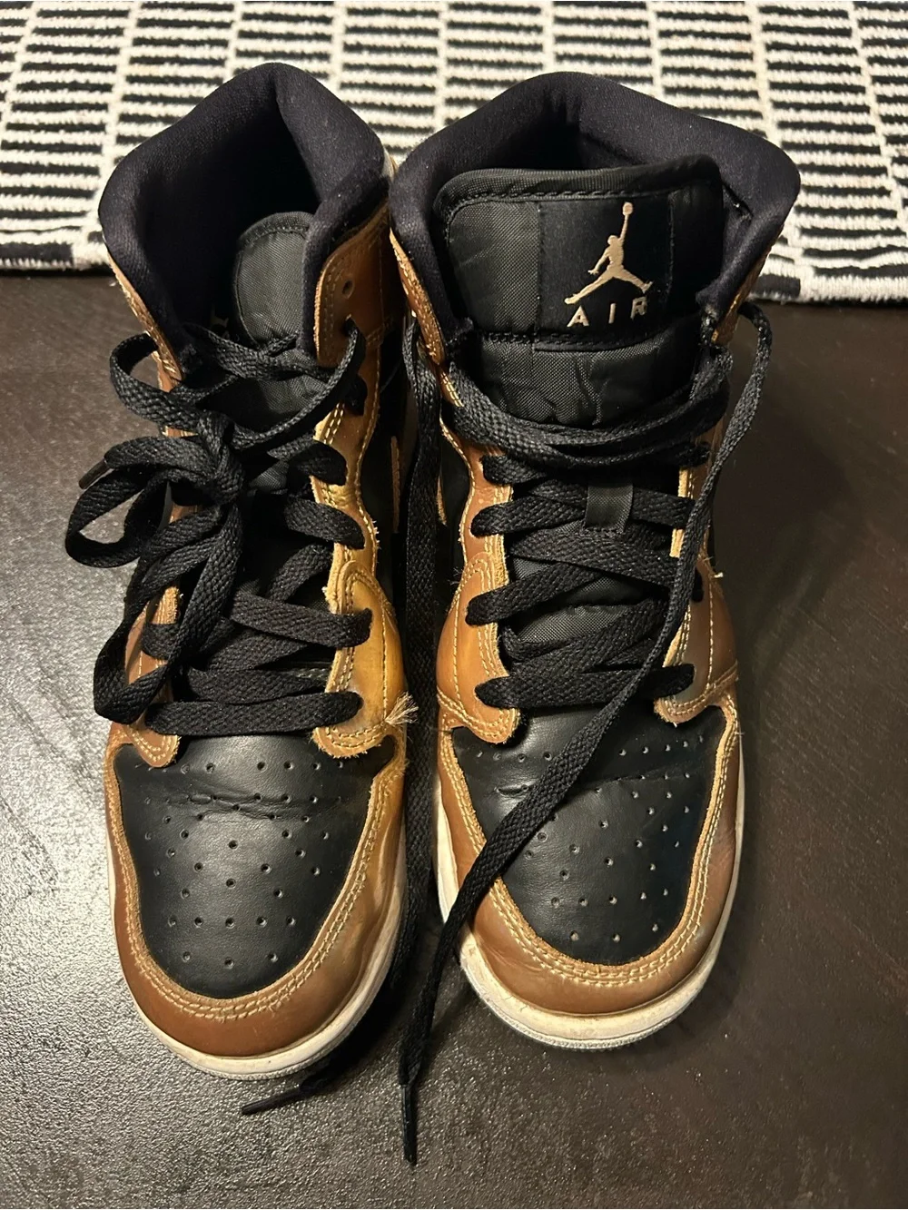 Nike Air Jordan Youth High-Top Sneakers Black and Gold Size 7
